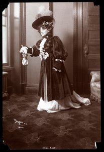 Anna Held