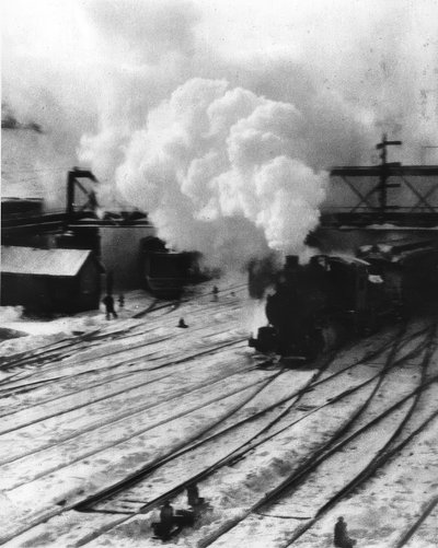 New York / Central Yards / Photo 1903 by Alfred Stieglitz