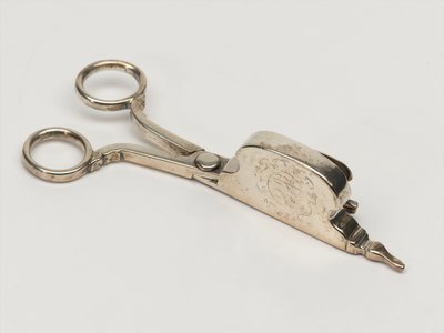 Candle snuffer, Board of Ordnance, c.1696 by Anthony Nelme