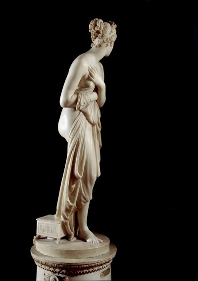 Venere Italica by Antonio Canova