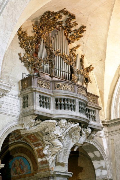 Testa organ with marble sculpture by Antonio Raggi