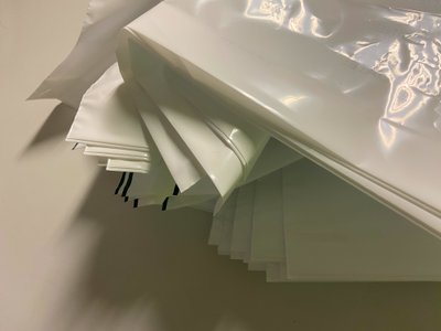 Composition - Plastic by Cécile Jamet