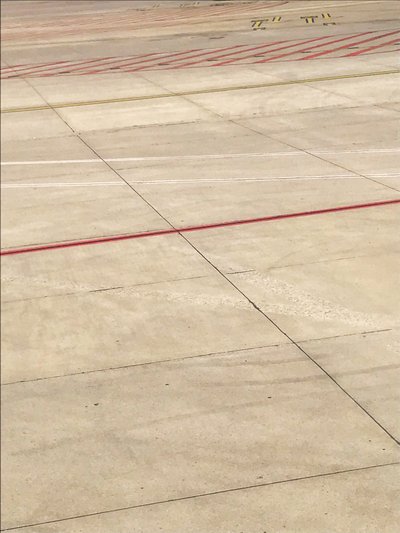Composition - Tarmac by Cécile Jamet