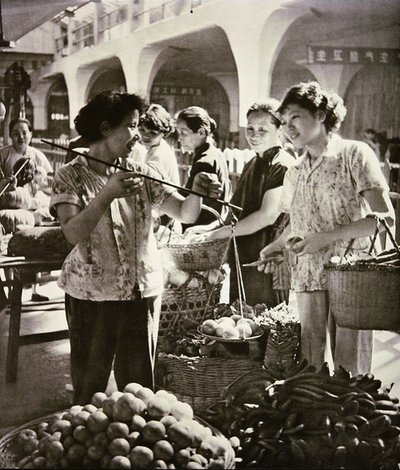 Chinese Market, Shanghai by Chinese Photographer
