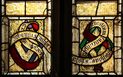 Window depicting Tubbe family motto by English School