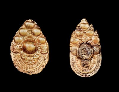 Etruscan Jewellery: Gold Earring by Etruscan Etruscan