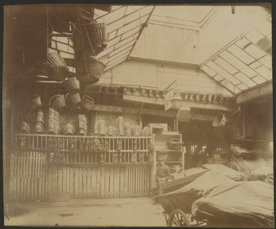 Inn of the Helmet, 5 Rue Pirouette (1st) by Eugène Atget