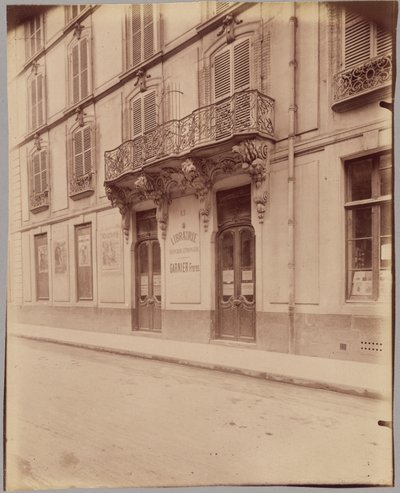 Librairie Garnier Frères, 6 rue des Saints-Pères by Eugène Atget