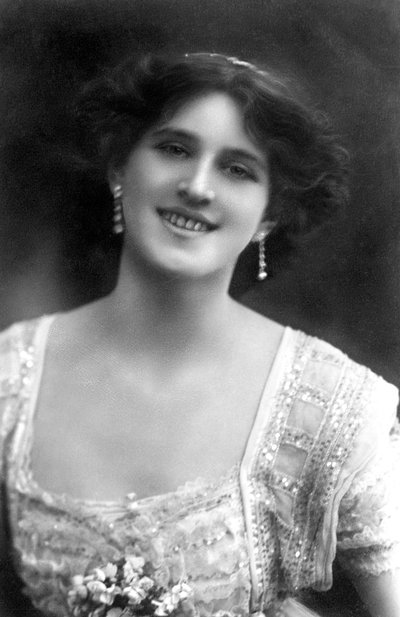 Zena Dare, English Actress, 1908 by Foulsham and Banfield
