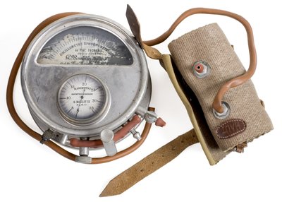 Sphygmomanometer, Paris, c.1909-29 by French School