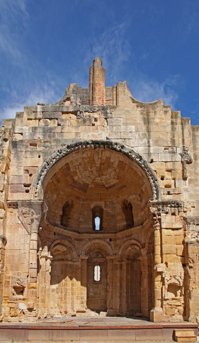 The polygonal apse by French School