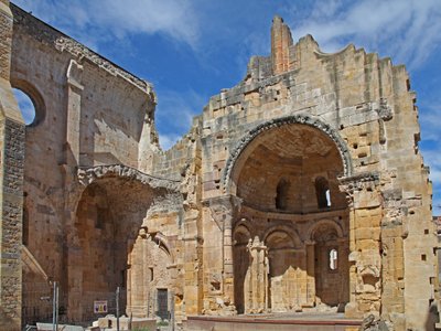 The polygonal apse by French School