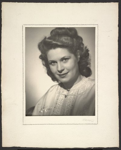 Portrait of a woman by Günther Krampf