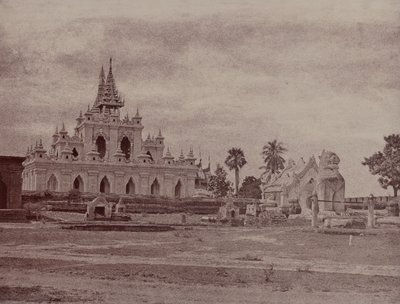 Amerapoora: Sindu Shwe koo Pagoda by Linnaeus Tripe