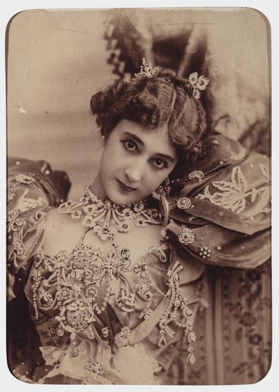 La Belle Otéro, 1890s by Paris . Photo studio Reutlinger