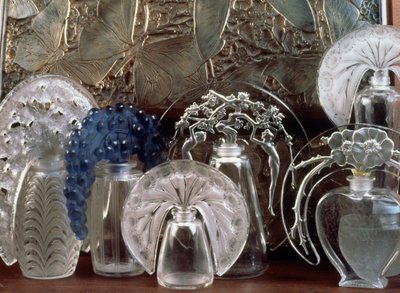 Perfume flacon in glass by Rene Jules Lalique