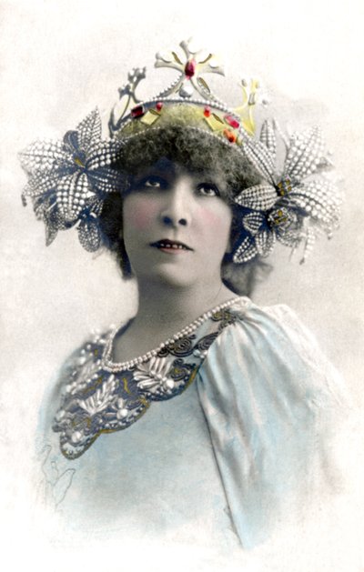 Sarah Bernhardt as Melissinde by Studio Reutlinger