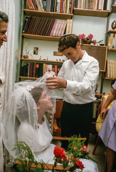 Lifting the Jewish Bride