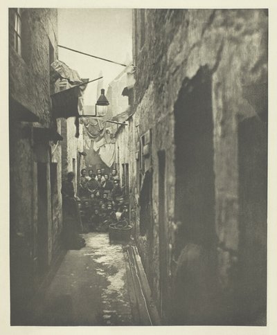 Close No. 118 High Street by Thomas Annan
