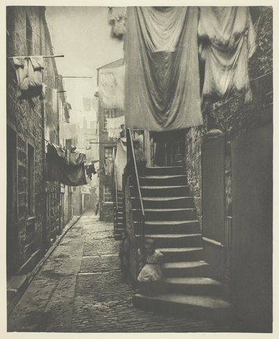 Close No. 193 High Street by Thomas Annan
