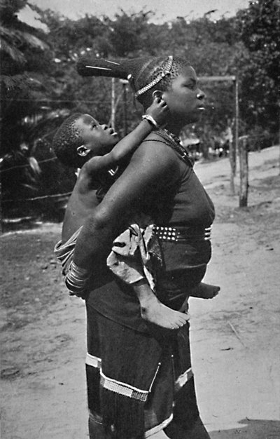 A Zulu woman and child by Unbekannt