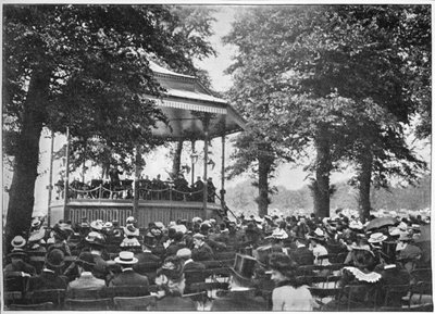A Band in Hyde Park, London by Unbekannt