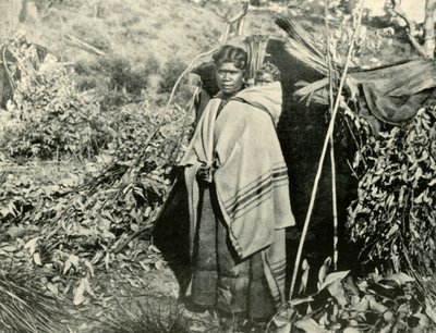 Aboriginal woman with child, 1901 by Unbekannt