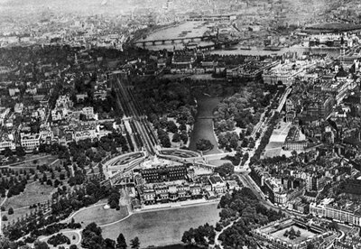 Aerial View of Buckingham Palace, London by Unbekannt