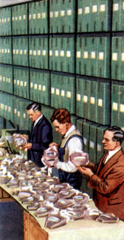 Air Raid Precautions, Cigarette Card, British, 1938 by Unbekannt