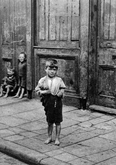 An East End Child, London, 1926-1927 by Unbekannt