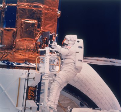 Astronaut on Shuttle Mission 41-C by Unbekannt