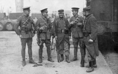 British and French Troops Fraternising, France, August 1914 by Unbekannt