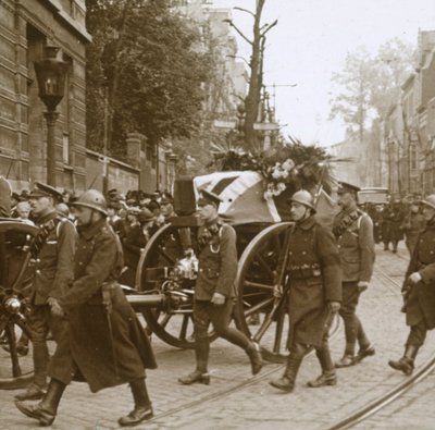 Burial of Edith Cavell, Brussels, Belgium, 1915 by Unbekannt