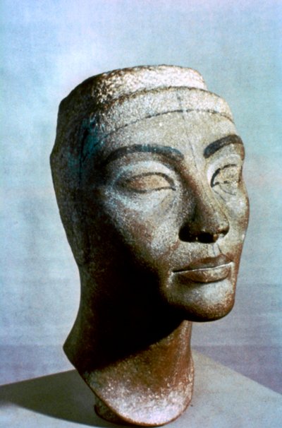 Bust of Nefertiti, Egypt, 1375 BC by Unbekannt