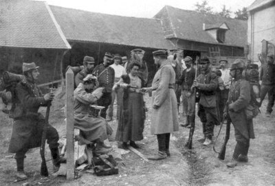 Captured German prisoners, France, August 1914 by Unbekannt