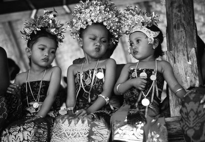 Children in traditional dresses by Unbekannt