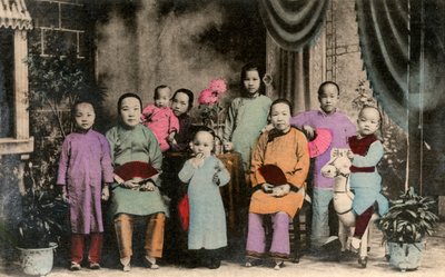 Chinese Family, Hong Kong, 20th Century by Unbekannt