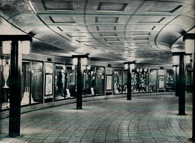 Circulating Area of Piccadilly Circus Station by Unbekannt