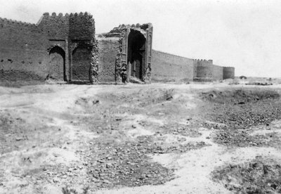 City Gate, Samarra, Mesopotamia, 1918 by Unbekannt