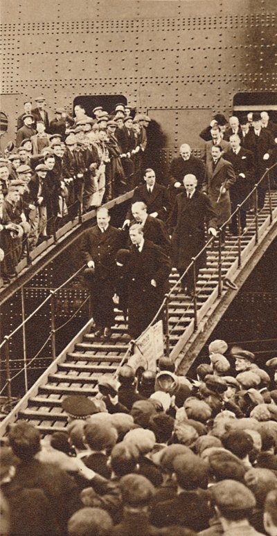 Clydeside Cheers, 1937 by Unbekannt