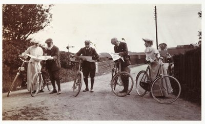 Cyclists looking at maps, c 1900 by Unbekannt