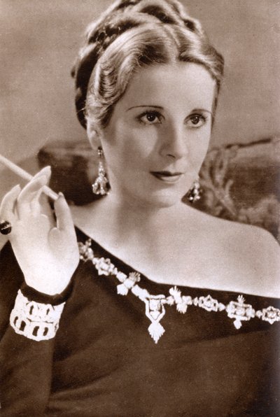 Diana Wynyard, British actress by Unbekannt