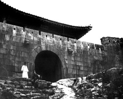 Entrance to a Temple, Korea by Unbekannt