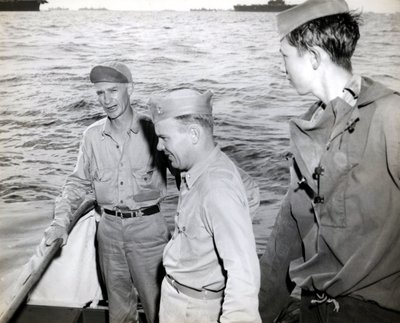 Ernie Pyle visits the USS Hornet by Unbekannt