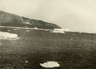 Floating Ice off Cape Adare, c1908 by Unbekannt
