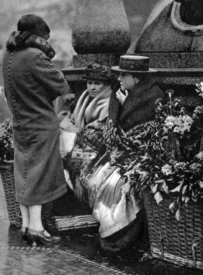 Flower sellers, Piccadilly Circus, London by Unbekannt