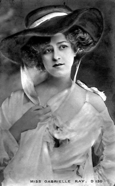 Gabrielle Ray 1883-1973, English actress by Unbekannt