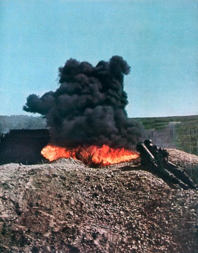 German soldier using a flamethrower, Russia by Unbekannt