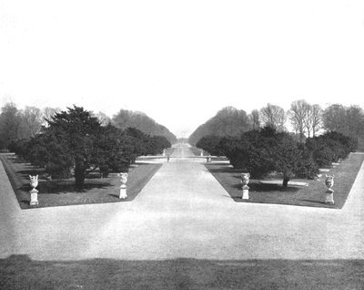 Hampton Court Palace Gardens, Richmond, London by Unbekannt
