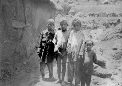 Hill tribe children, Chakrata, 1917 by Unbekannt